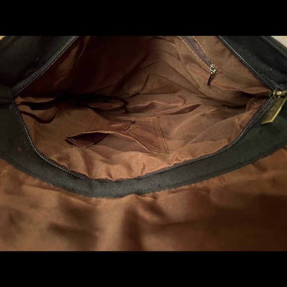 BNWT BU ZHI YUN TOTE STYLE BAG WITH MAGNETIC SNAP AND FOUR POCKETS. - Picture 6 of 8